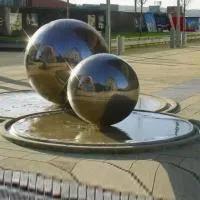 Фонтан из 2 стальных шаров (518906) ∅ 1 и ∅ 1,5 м. Калуга