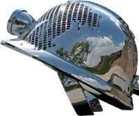 Каска - скульптура абстрактная скульптура из нержавеющей стали на заказ — Калуга  